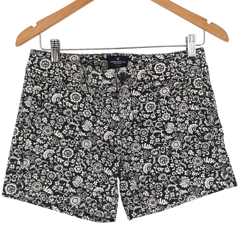 American Eagle Navy White Floral Stretch Shorts Cuffed Mid Rise Size 10